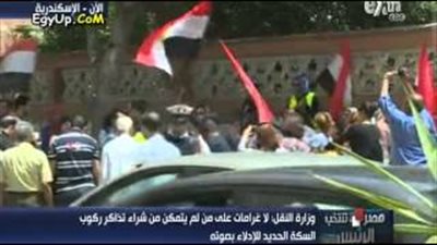 بالفيديو.. رجال ونساء يرقصون أمام اللجان الانتخابية بالإسكندرية