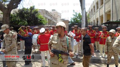بالفيديو والصور.. الموسيقى العسكرية للقوات المسلحة تحشد الناخبين 