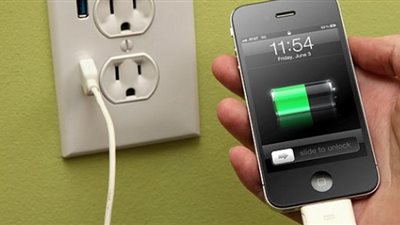 الشحن السريع سبب انفجار الهواتف.. والبطاريات بريئة «تقرير»