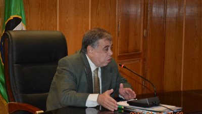 محافظ الفيوم يزور الكنائس للتهنئة بعيد الميلاد