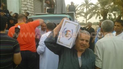 بالصور.. توزيع 1000 كرتونة «رمضانية» على الأسر الفقيرة بالفيوم