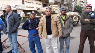 اللجان الشعبية تتمركز أمام المنشآت العامة بالخصوص