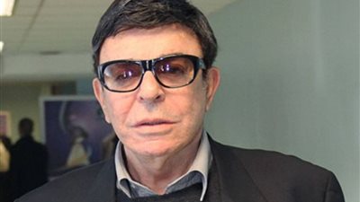 الفنان سمير صبرى يغادر مطار القاهرة لأداء مناسك العمرة