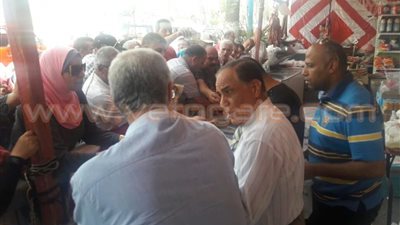 بالصور.. كمال أحمد يتقمص دور بائع في معرض «أهلا رمضان»