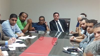 بالصور.. ثروت سويلم يقود الاجتماع التنسيقي لمباراة القمة