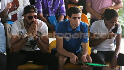 بالصور.. مروان الشوربجى يستعرض مهاراته بالمضرب أثناء احتفالية السلام والتنمية