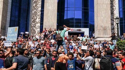 هاشتاج «أنقذوا صحافة مصر» تضامنا مع «قلاش».. إسراء عبد الفتاح: «لأول مرة يسجن مجلس النقابة المنتخب».. ليليان داود: «صاحبة الجلالة مرآة الشعوب».. وأحمد: «سل