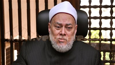 الأمن ينجح في كشف هوية المتهمين بمحاولة اغتيال على جمعة.. عناصر تكفيرية من ليبيا متورطة في العملية.. مصدر أمني: المتهمون كانوا مسلحين بالآلي والخرطوش.. وحارس المفتي السابق: بادلتهم إطلاق النار بطبنجة