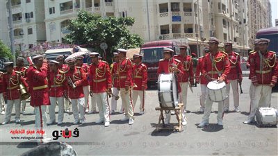 بالفيديو والصور.. الناخبون يرقصون على أنغام الموسيقى العسكرية بالإسكندرية