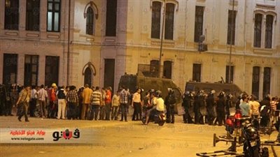 سلسلة بشرية حول كنيسة القلب المقدس لحمايتها من شبيحة الإخوان