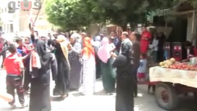 بالفيديو.. وصلات رقص وزغاريد أمام لجان بني سويف