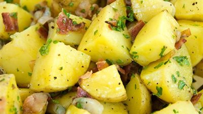 سلطة بطاطس بالبصل والمستردة من الشيف سلمى