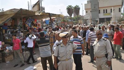 حملة مكبرة لإزالة الإشغالات أمام مجلس مدينة منيا القمح بالشرقية