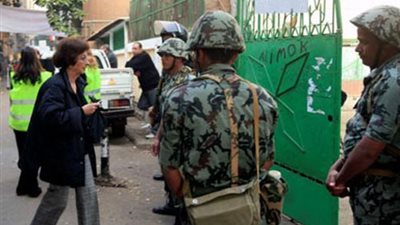 ننشر مخالفات اليوم الثاني لـ«الانتخابات الرئاسية» بالمحافظات.. القبض على محامٍ صور اللجان وبحوزته مطبوعات ضد الجيش والشرطة بالمنصورة.. تفاقم مشكلة تصويت الوافدين.. ومنع الصحفيين من التغطية