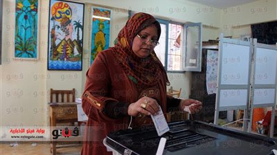 رئيس لجنة ومدير مدرسة يحرضان الناخبين على إبطال أصواتهم بالمنيا