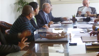 «فليفل» يبحث مشاكل أهالى 