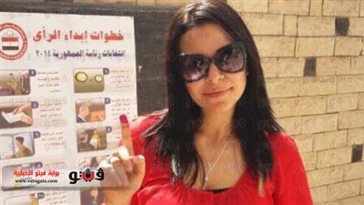 ألفت عمر تدلي بصوتها بصحبة زوجها