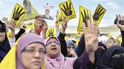 عالم واحد: نساء الإخوان يقطعن الطريق لمنع وصول الناخبين بكفر الشيخ