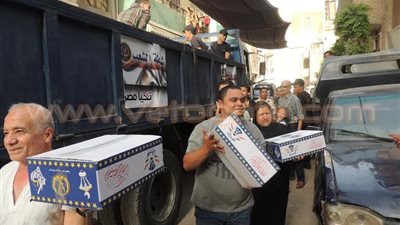 بالصور.. «أمن القليوبية» توزع «كراتين رمضان» على المواطنين