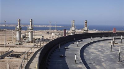 حرس المنشآت النفطية في ليبيا يحتجون في ميناء مرسى الحريقة ويعطلون العمليات