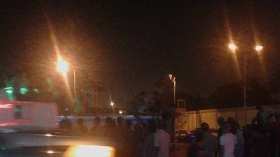 بالصور.. سيارة تبيع السكر بـ5 جنيهات للكيلو بالشرابية