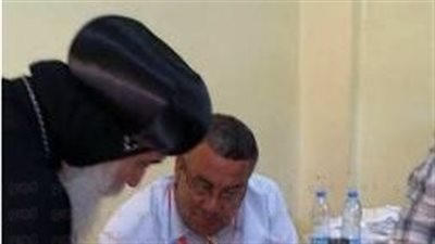 أسقف بني سويف يدلي بصوته في الانتخابات الرئاسية