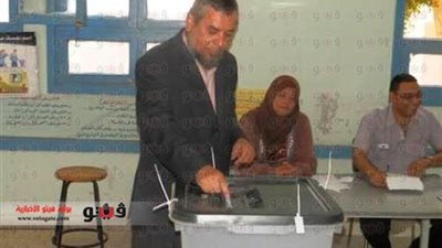 الأمين العام المساعد لحزب النور يدلى بصوته ببني سويف