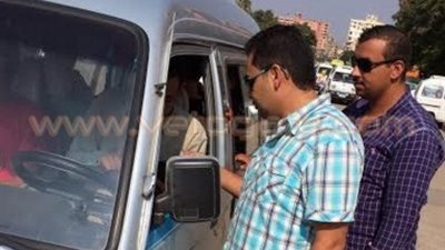 بالصور.. سحب 70 رخصة سيارة «سوزوكي» لرفع الأجرة ببنها