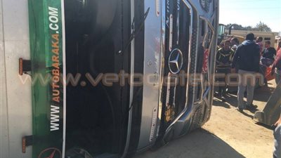 بالصور.. إصابة شخصين فى انقلاب سيارة على طريق «الزقازيق-الإسماعيلية»