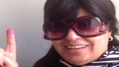 بالصورة.. فيفي عبده تدلي بصوتها في الانتخابات