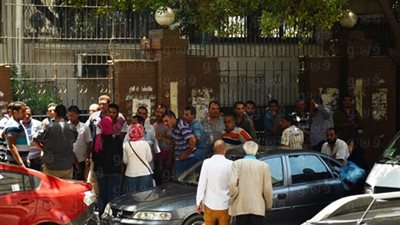 وقفة احتجاجية لسائقي السرفيس بجوار مترو الأهرام