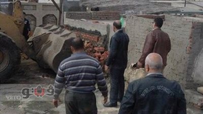 بالصور.. إزالة مقبرتين مخالفتين وتشوينات بناء في الدقهلية