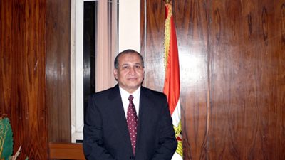 رئيس جامعة طنطا يهنِّئ الأقباط بعيد الميلاد