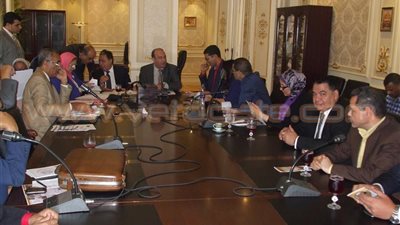 بالفيديو والصور.. مجلس النواب يكرم مدير مستشفى الحسينية