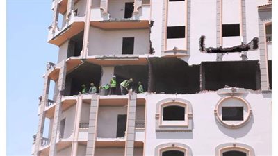 صاحب الشركة المنفذة لإزالة برج  سوهاج المخالف: العمل يستمر 45 يوما | فيديو