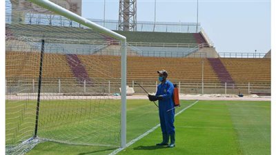 تعقيم ملعب التدريبات بالمقاولون قبل المران الأول | صور