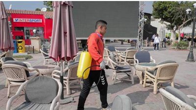 استمرار عمليات تعقيم ملعب التتش بالأهلي