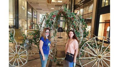 رانيا فريد شوقي تنشر صورة مع شقيقتها بعد تعافيها من كورونا: إحنا ملتزمين