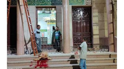 أهالى قرية بالدقهلية يذبحون خروف على باب مسجد احتفالا بإعادة فتحه | فيديو