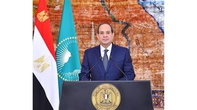 السيسي يكلف بتوفير الخدمات للمواطنين على جانبي الطريق بالمحاور الرئيسية.. وإشراك خبراء القطاع الخاص في مدينة الجلالة