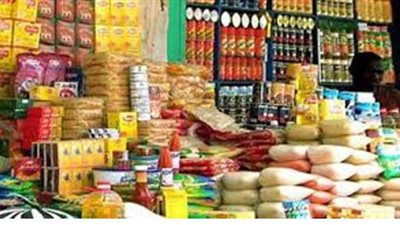 مصادرة 14.8 طن سلع غذائية مجهولة المصدر داخل مركز تعبئة بالمرج