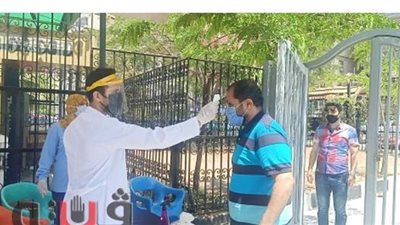 رواد نادي جزيرة الورد بالمنصورة يخضعون لقياس الحرارة | فيديو وصور