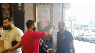 التزام جزئي بالإجراءات الاحترازية في اليوم الأول لفتح المطاعم والمقاهي | صور