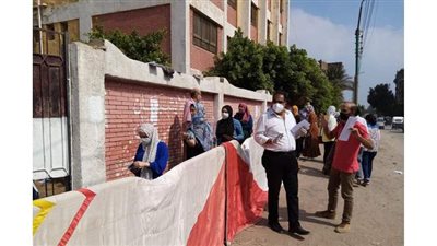 حواجز ومصدات لمنع تكدس الطلاب أمام لجان امتحانات الثانوية في القليوبية