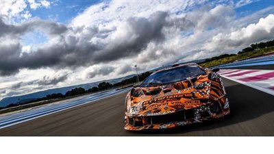 لامبورجيني تستعرض سيارات الحلبات الشبابية