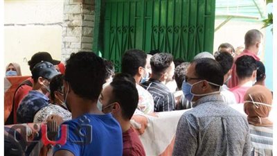 تجمعات وغياب التباعد الاجتماعي خلال دخول طلاب الثانوية لجان المعادي | صور