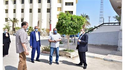 رئيس جامعة بني سويف يحيل موظفين للتحقيق لعدم التزامهما بالإجراءات الاحترازية