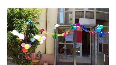 أبرز مشاهد امتحان الثانوية العامة اليوم.. ضبط الطالب المسئول عن نشر أجزاء من الامتحان.. لجان الجيزة تستقبل الطلاب بالبلالين.. وأسطوانات أكسجين للطوارئ