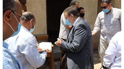 محافظ المنوفية يتفقد معهد الشهداء الديني لمتابعة امتحانات الثانوية الأزهرية
