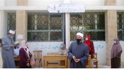 رئيس الإدارة المركزية لمنطقة الإسكندرية يتفقد لجان الثانوية الأزهرية